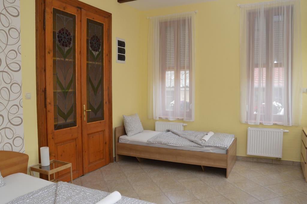 Mediterrán Vendégház Kecskemét Exterior foto
