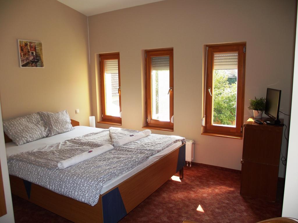 Mediterrán Vendégház Kecskemét Habitación foto